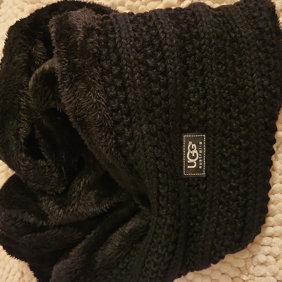 NEW UGG INFINITY SCARF AND HAT SET - Picture 2 of 4